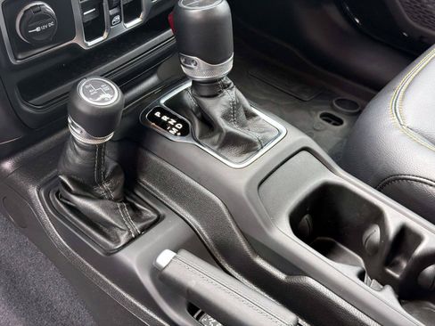 Used 2024 Jeep Wrangler Unlimited Sahara w/ Technology Group AWD/4WD image 18