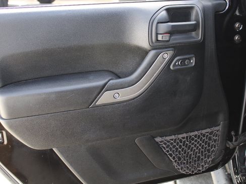 Used 2018 Jeep Wrangler Sport image 9