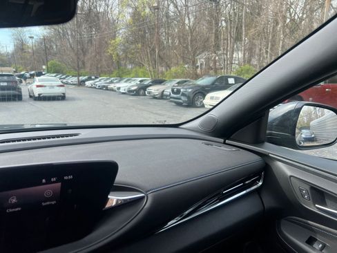 Used 2025 Buick Envista Sport Touring image 31