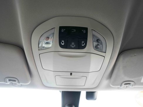 Used 2018 Chrysler Pacifica Touring Plus w/ Tire & Wheel Group FWD image 18