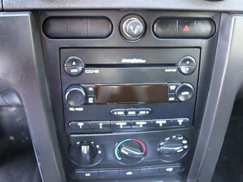 Used 2005 Ford Mustang Coupe image 16