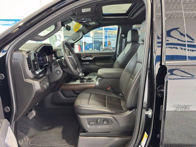 Used 2025 Chevrolet Silverado 1500 High Country w/ Midnight Edition AWD/4WD image 7