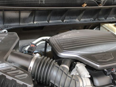 Used 2018 Cadillac XT5 Luxury w/ Driver Awareness Package image 31