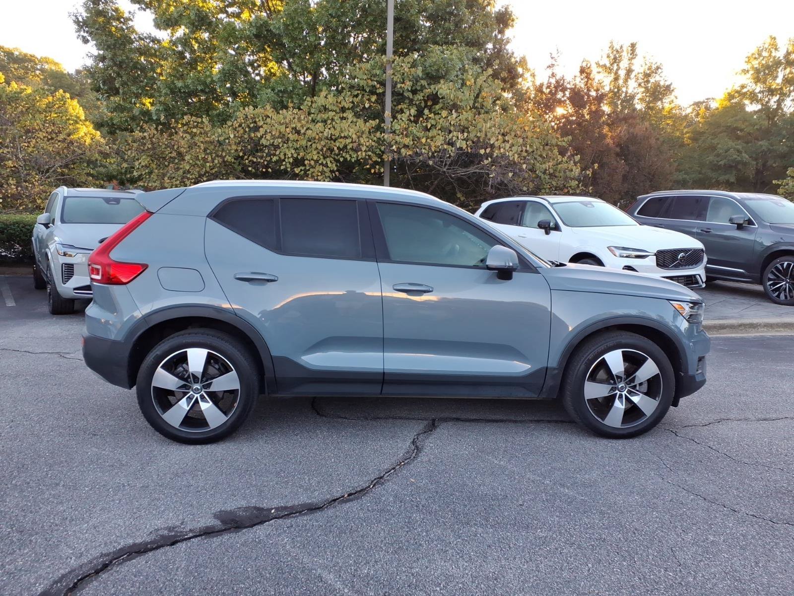 Used 2020 Volvo XC40 T5 Momentum w/ Protection Package Premier AWD/4WD image 2