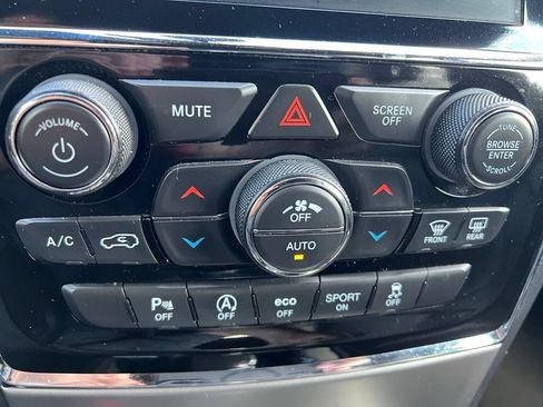 Used 2020 Jeep Grand Cherokee Limited w/ Luxury Group II AWD/4WD image 38