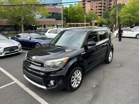 Used 2017 Kia Soul + FWD image 3