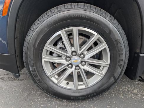 Used 2023 Chevrolet Traverse LT FWD image 28