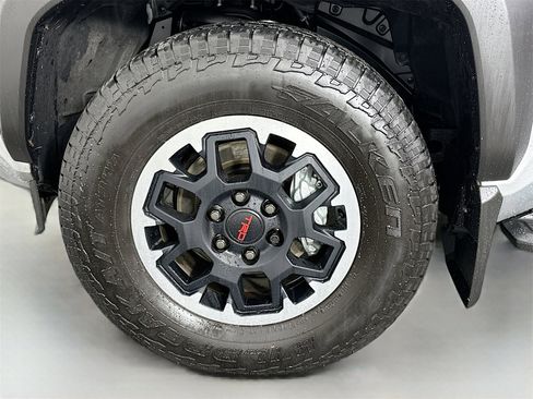 Certified 2025 Toyota 4Runner TRD Off-Road image 31