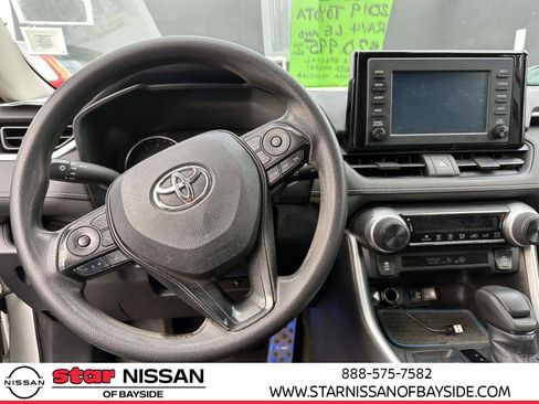 Used 2019 Toyota RAV4 LE image 11