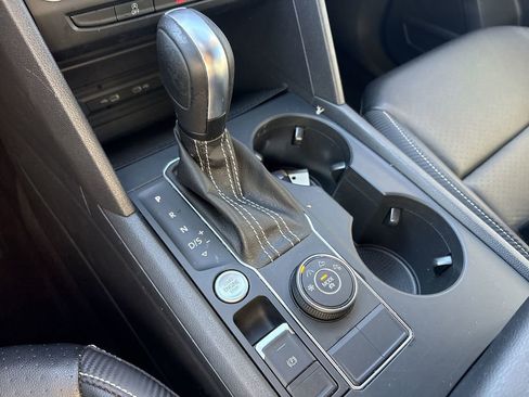 Used 2022 Volkswagen Atlas Cross Sport SE image 16