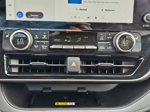 Used 2024 Toyota Highlander XLE image 17