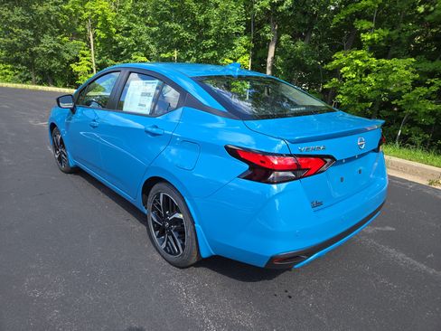 New 2025 Nissan Versa SR w/ Trunk Package image 6