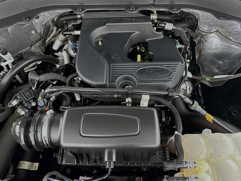 Used 2020 Ford Explorer XLT w/ Equipment Group 202A image 30