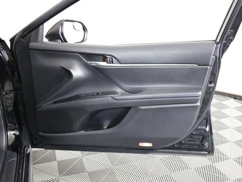 Used 2018 Toyota Camry SE FWD image 25