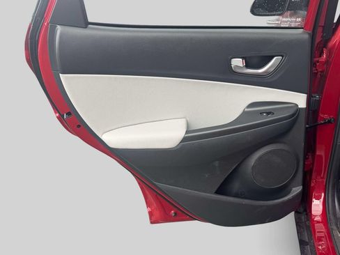 Certified 2022 Hyundai Kona Limited AWD/4WD image 11