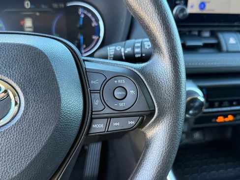 Used 2025 Toyota RAV4 XLE image 17