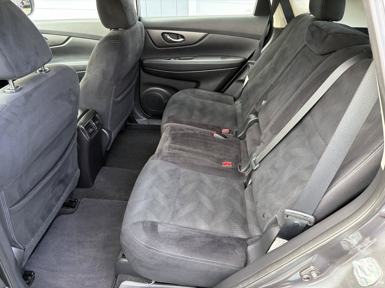 Used 2014 Nissan Rogue S AWD/4WD image 9
