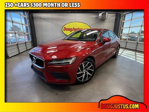 Used 2020 Volvo S60 T6 Momentum image 1