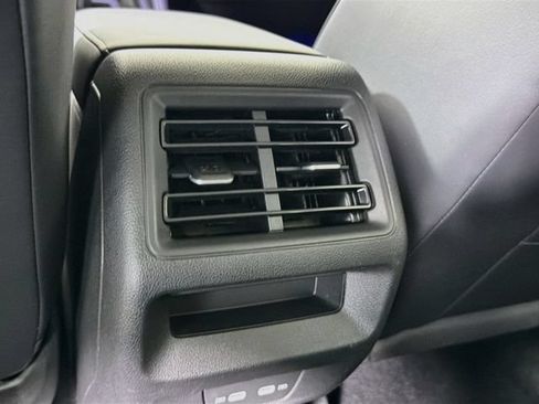 Used 2025 Volkswagen Tiguan SE FWD image 26