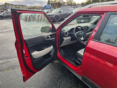 Certified 2022 Hyundai Venue SEL w/ Cargo Package image 17