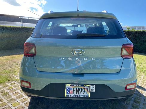 Used 2025 Hyundai Venue FWD image 6