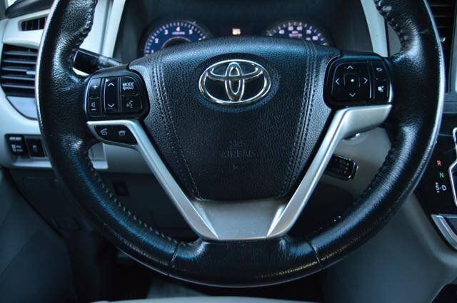 Used 2015 Toyota Sienna XLE Premium AWD/4WD image 21
