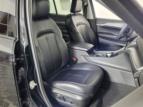 Used 2023 Jeep Grand Cherokee Limited image 37