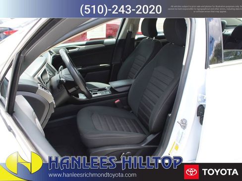 Used 2019 Ford Fusion SE FWD image 12