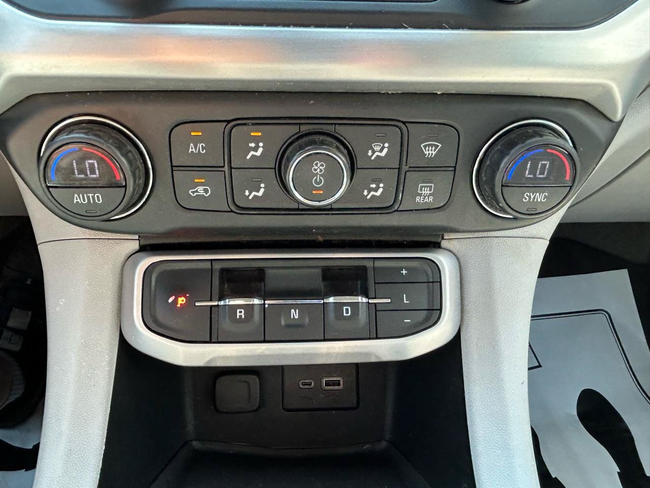 Used 2020 GMC Acadia SLT FWD image 25