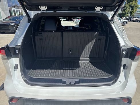 Used 2022 Toyota Highlander XSE AWD/4WD image 23