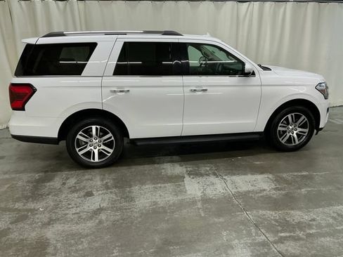 Used 2024 Ford Expedition Limited AWD/4WD image 2