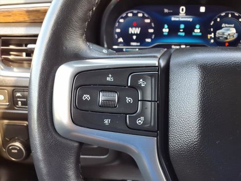 Used 2022 Chevrolet Suburban Premier image 13