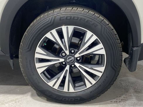 Used 2023 Nissan Rogue SV image 30