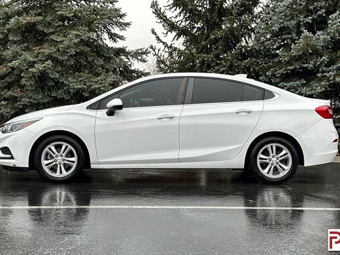 Used 2017 Chevrolet Cruze LT image 7