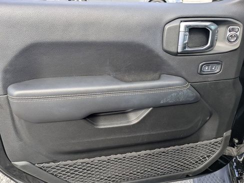 Used 2022 Jeep Wrangler Unlimited Sahara image 12