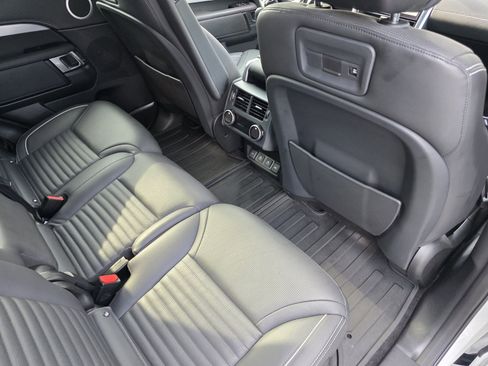 Certified 2022 Land Rover Discovery HSE R-Dynamic AWD/4WD image 26