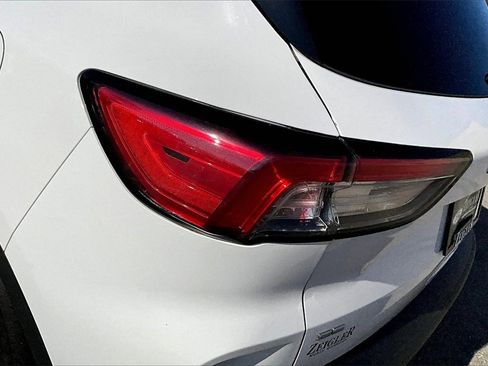 Certified 2021 Ford Escape SE image 28