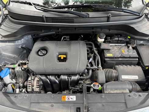 Used 2025 Kia Soul LX w/ LX Technology Package FWD image 30