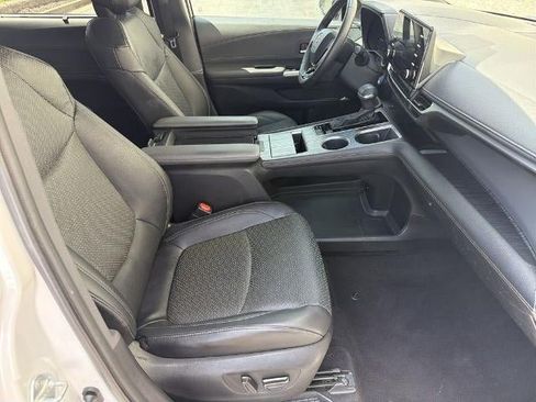 Used 2023 Toyota Sienna XSE AWD/4WD image 13