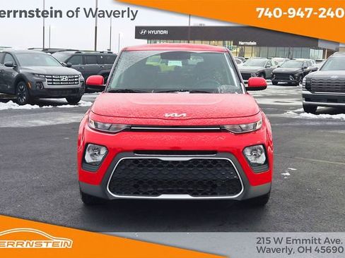 Used 2022 Kia Soul LX FWD image 2