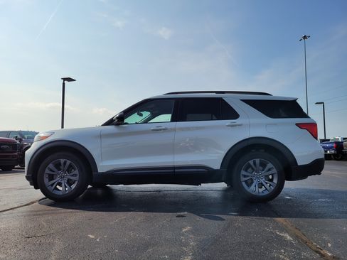 Used 2022 Ford Explorer XLT w/ Equipment Group 202A AWD/4WD image 7