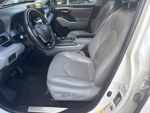 Used 2022 Toyota Highlander Platinum FWD image 5