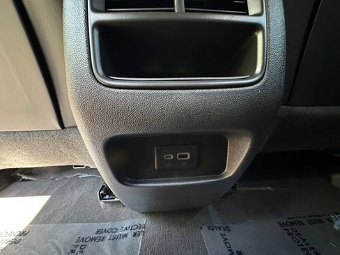 Used 2025 Cadillac XT5 Sportv w/ Technology Package AWD/4WD image 39