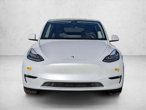 Used 2022 Tesla Model Y Long Range image 2