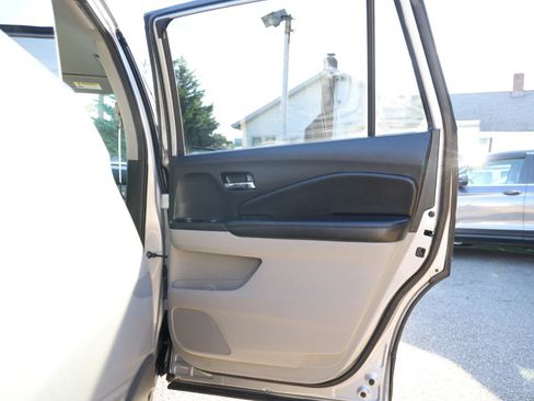Used 2019 Honda Pilot LX image 24