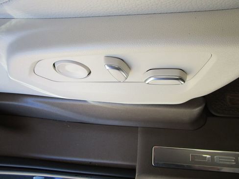 Used 2022 GMC Yukon XL Denali image 26