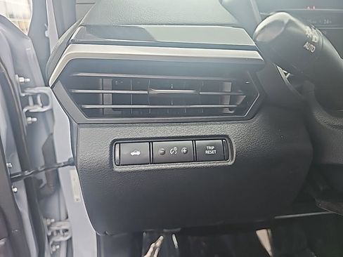 Used 2023 Nissan Altima 2.5 SR w/ SR Premium Package image 21