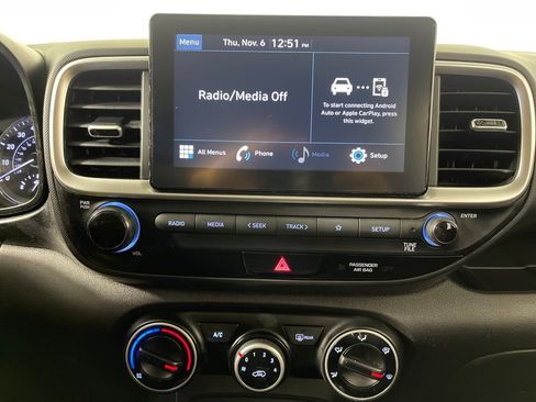 Certified 2021 Hyundai Venue SE image 23