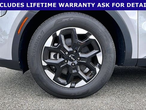 Used 2025 Kia Sorento S FWD image 8