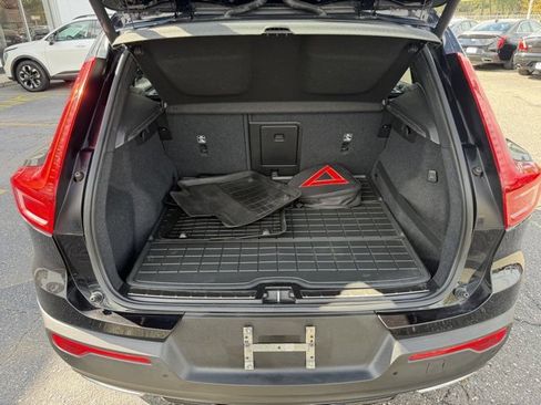 Used 2020 Volvo XC40 T5 R-Design image 7